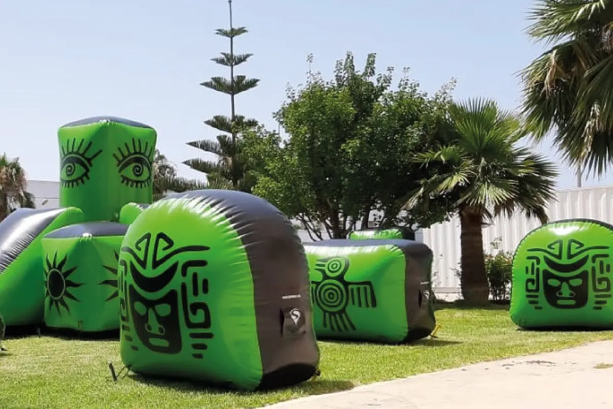 Terrain de laser game en extérieur